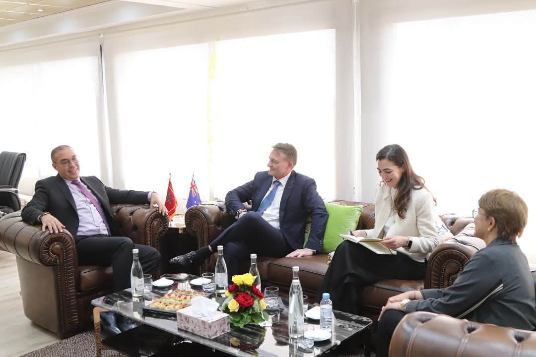 حزب الحركة الشعبية يعزز ديناميته الدبلوماسية بلقاء مع سفير أستراليا بالمغرب