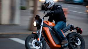 Terreur sur la route : les courses illégales de motos entre Khouribga et Oued Zem plongent les habitants dans la peur