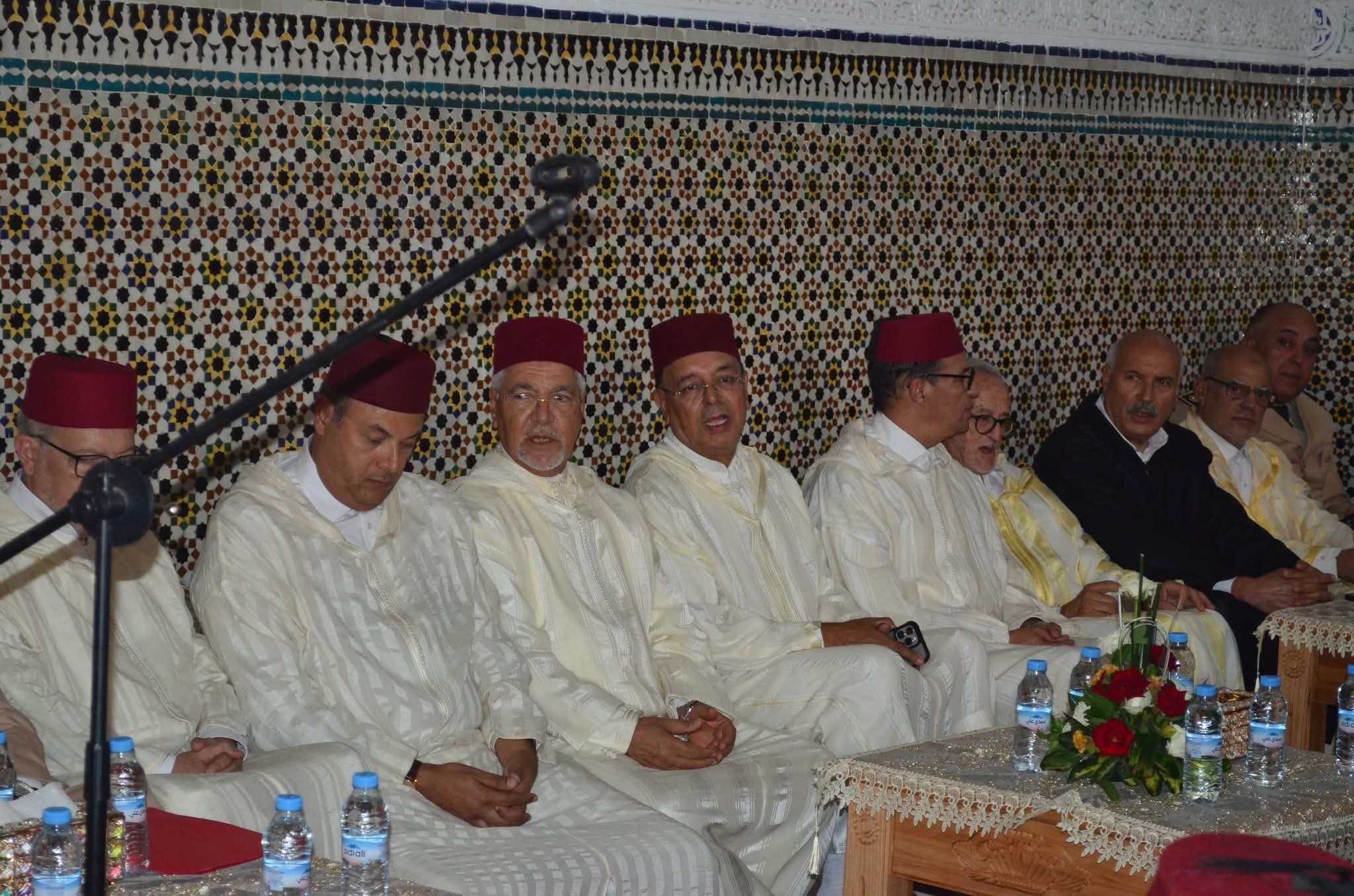 حين يقرأ العامل سورة يس…