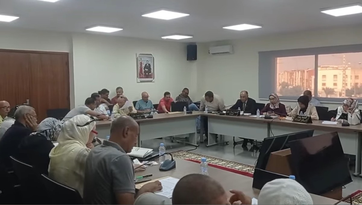 دورات المجالس الجماعية بجهة بني ملال–خنيفرة: مجالس تتحرك تحت الضغط وتصمت حين يغيب الضوء.