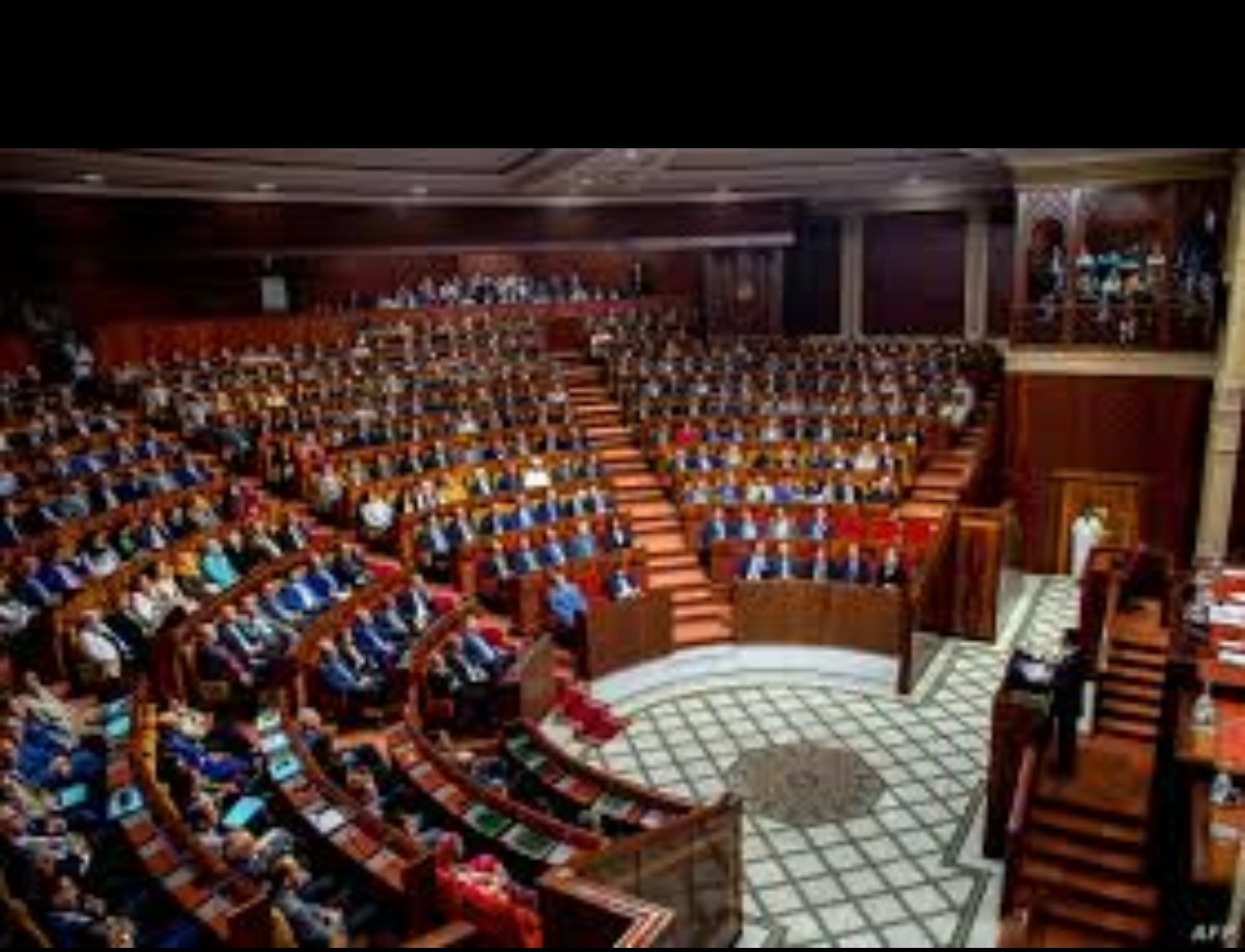 مشروع قانون انتخابي جديد يثير الجدل في المغرب بسبب عقوبات مشددة ضد “الأخبار الزائفة”.
