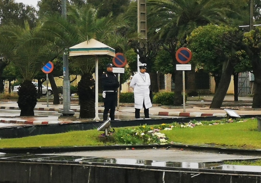 رجال الأمن في برد خريبكة: صمت يختصر معنى الواجب.