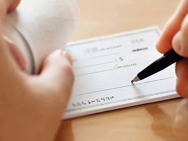 من 200 إلى 340 مليون سنتيم… شكاية أمام النيابة العامة تفجّر شبهة “الطالع” وفوائد غير قانونية