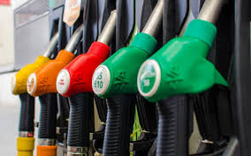 Carburants : les lobbies pétroliers imposent leur loi, les consommateurs pris à la gorge