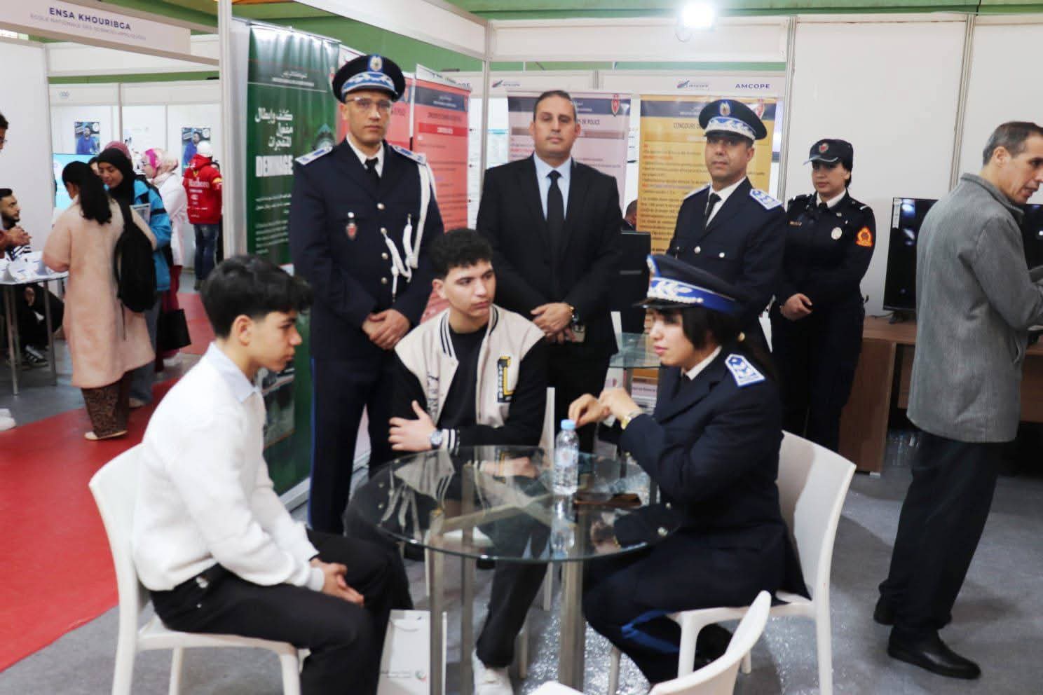 خريبكة… الأمن الوطني يخرج من المكاتب إلى الميدان ويخطف الأضواء في ملتقى التوجيه