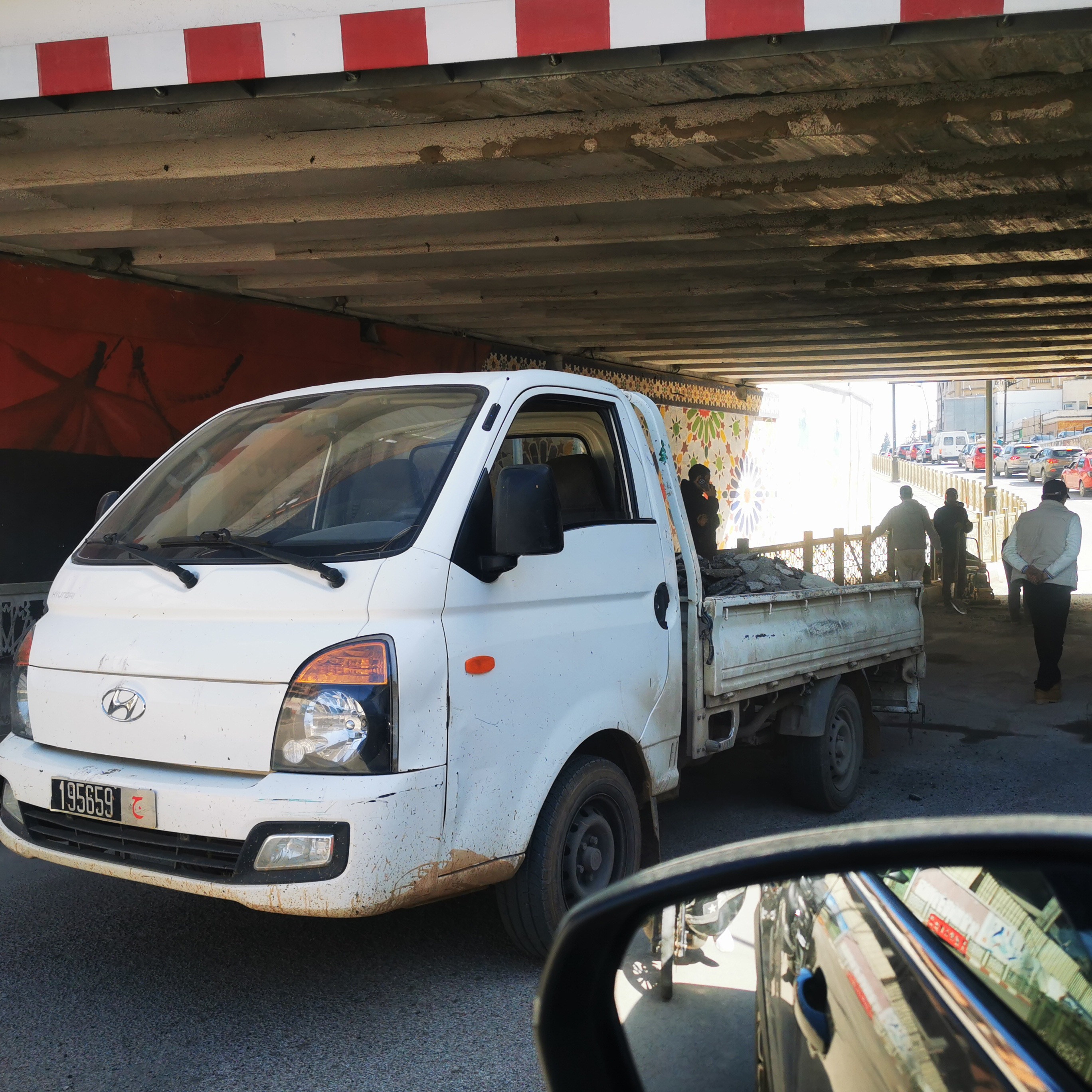 اش واقع فخريبكة؟ حفرة صغيرة توقف شارع كامل فمولاي يوسف