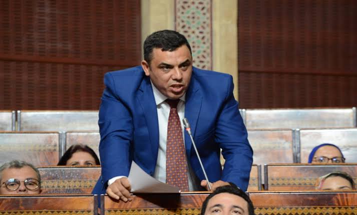 حوجر يفضح المستور: نفس الجمعيات.. نفس الدعم.. ونفس المستفيدين.. ودرس محرج لرئيس جماعة خريبكة في المال العام