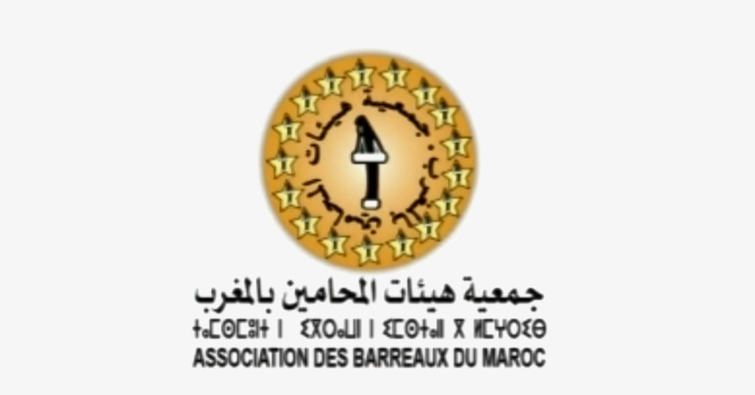 المحامون يشهرون البطاقة الحمراء في وجه الحكومة… معركة مفتوحة عنوانها: لا مساس باستقلال الدفاع