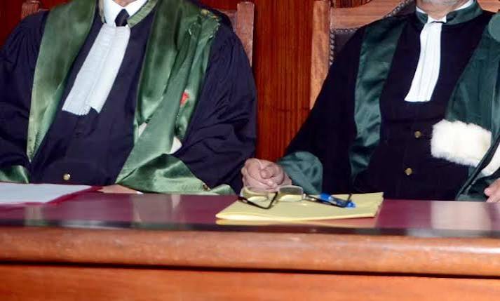 Justice paralysée : quand les querelles de pouvoir prennent les citoyens en otage